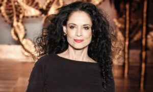 Sônia Braga se reinventa com um visual deslumbrante e recebe elogios nas redes sociais